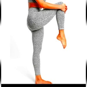 Athleta salutation stash II tights